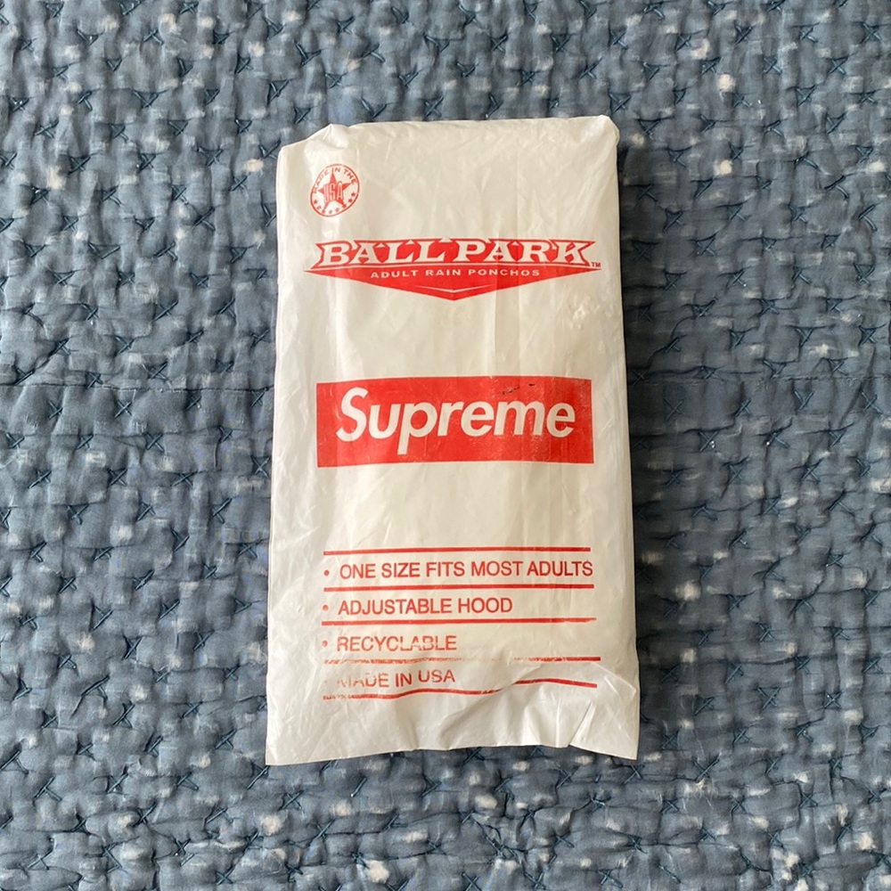 SUPREME ADULT RAIN PONCHO